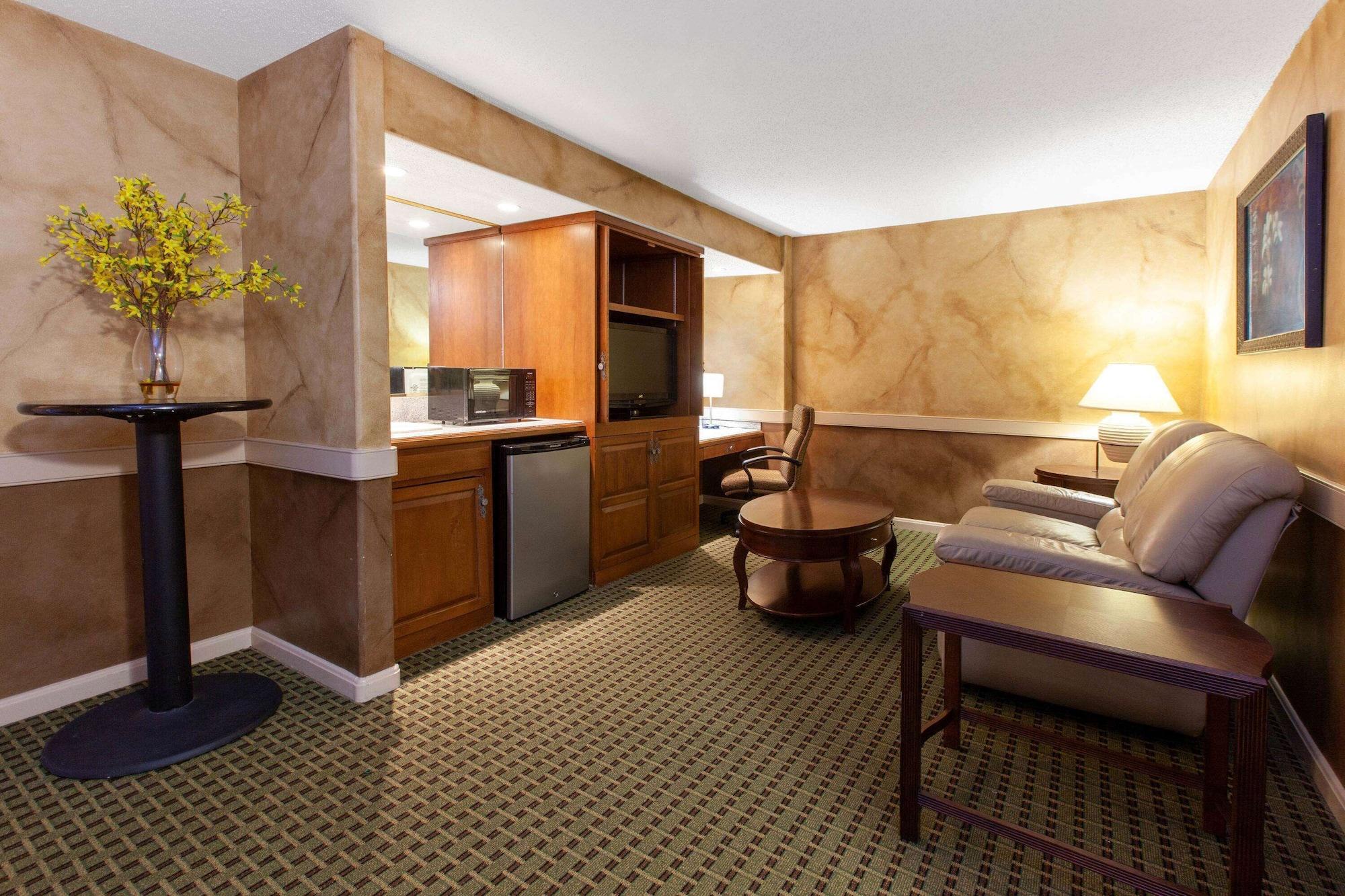 Baymont By Wyndham Hotel